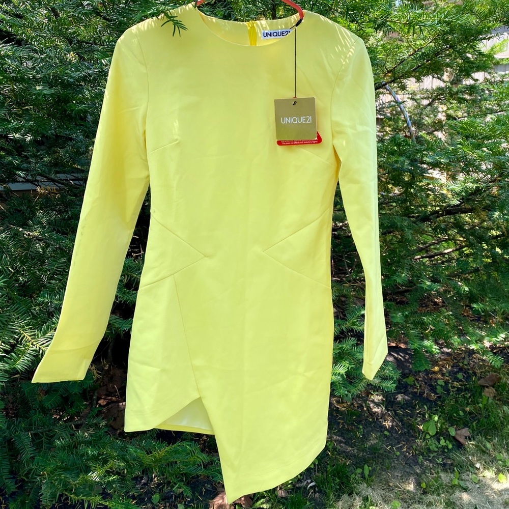 🦋Unique21 Long sleeve mini dress
asymmetrical hem structured fit yellow size-2
